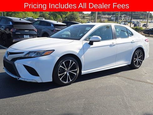 Used 2020 Toyota Camry SE FWD image 7
