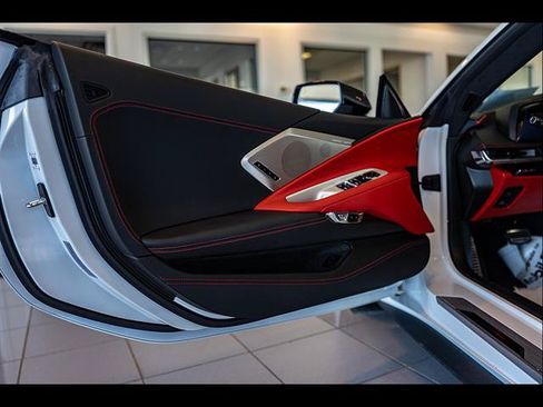Used 2021 Chevrolet Corvette Stingray Premium Conv w/ Z51 Performance Package RWD image 9