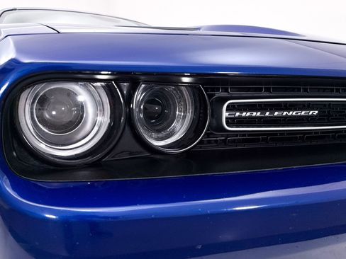 Used 2021 Dodge Challenger SXT RWD image 11