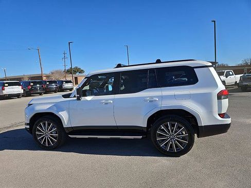 Used 2026 Lexus GX 550 AWD Luxury 4dr SUV image 2