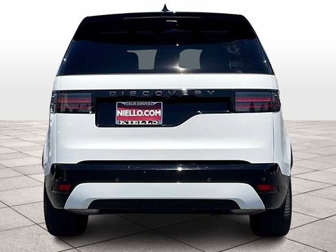 Used 2025 Land Rover Discovery Dynamic SE image 7