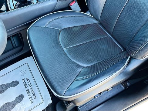 Certified 2024 Chrysler Pacifica Premium image 19