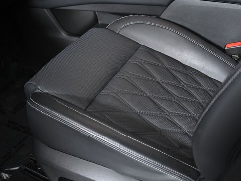 Used 2024 Nissan Rogue Platinum image 27