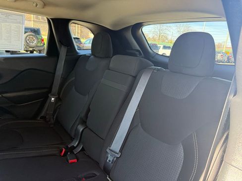 Used 2016 Jeep Cherokee Latitude w/ Safety/Convenience Group image 17