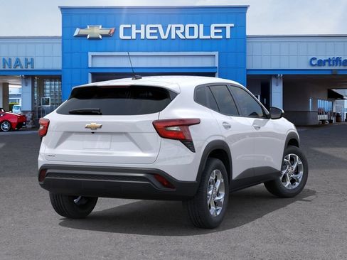 New 2026 Chevrolet Trax LS w/ LS Convenience Package FWD image 5