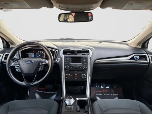 Used 2017 Ford Fusion SE FWD image 22