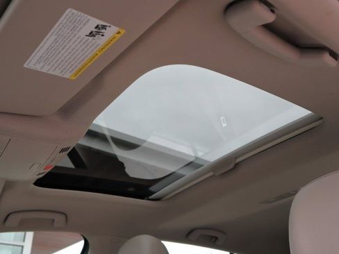 Used 2015 Volkswagen Golf S image 12