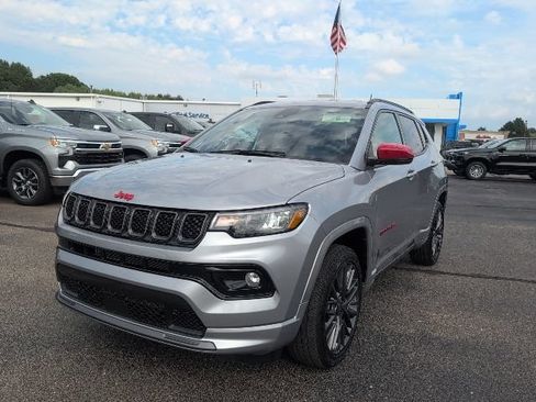 Used 2023 Jeep Compass Limited AWD/4WD image 2