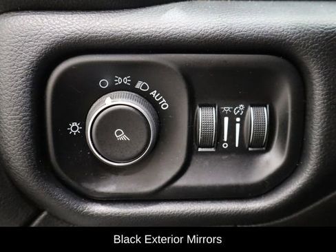 Used 2020 RAM 2500 Tradesman w/ Chrome Appearance Group image 16