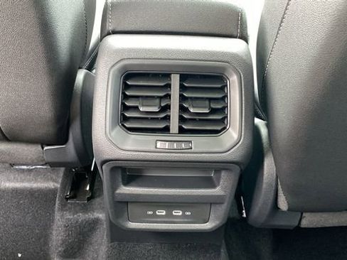 New 2026 Volkswagen Taos SE image 24