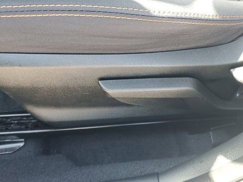 Used 2018 Subaru Crosstrek 2.0i Premium w/ Eyesight System image 18