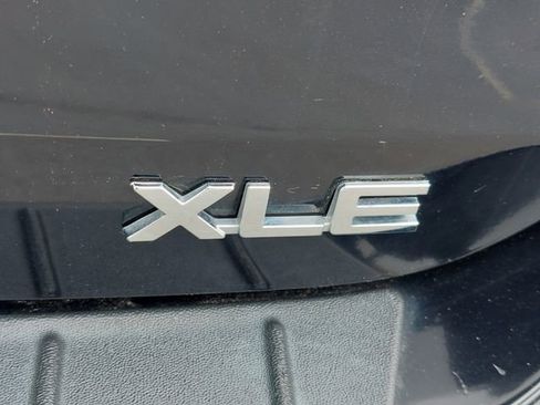 Used 2024 Toyota Highlander XLE FWD image 47
