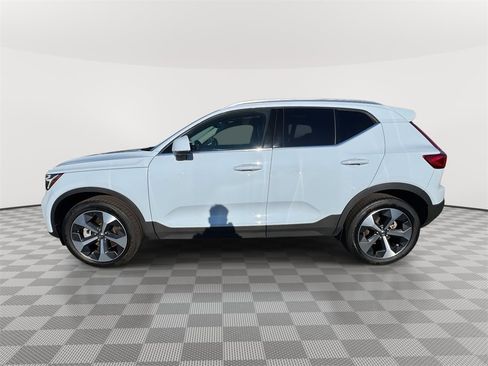 Certified 2025 Volvo XC40 B5 Plus image 3