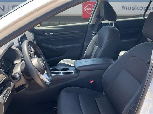 Used 2025 Nissan Altima 2.5 SV FWD image 20