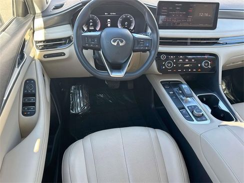 Certified 2025 INFINITI QX60 Luxe image 9