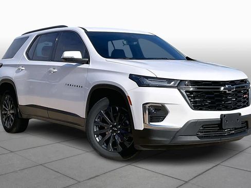 Used 2022 Chevrolet Traverse RS image 3