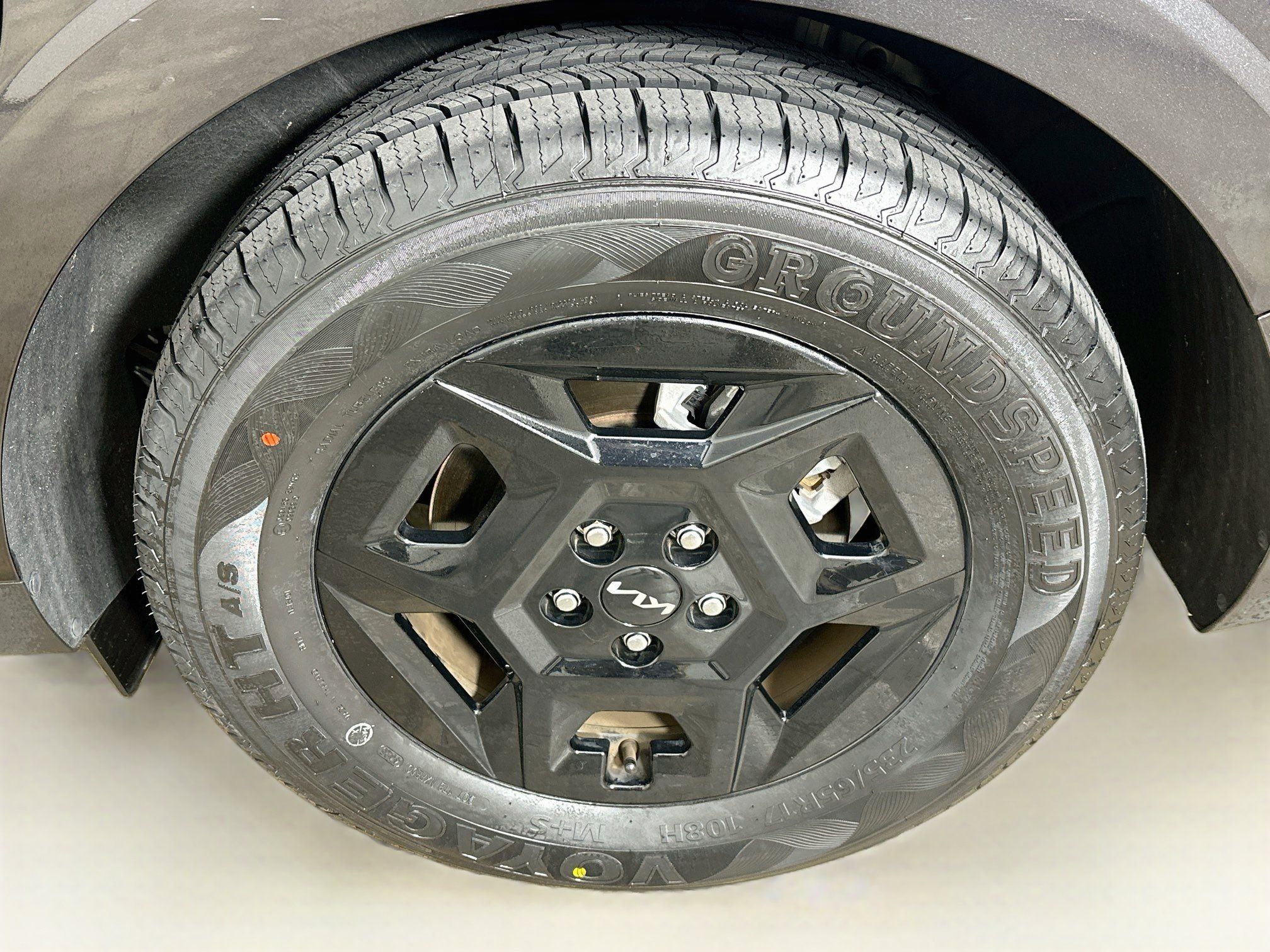 Used 2025 Kia Carnival FWD image 11