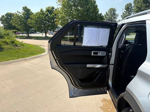 Used 2023 Ford Explorer Limited w/ Limited Technology Package AWD/4WD image 48