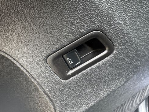 Used 2024 Volkswagen Atlas SE w/ Black Wheel Package FWD image 24