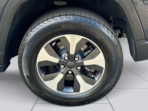 Used 2023 Jeep Grand Cherokee 4WD 4xe image 11
