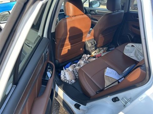 Used 2018 Subaru Outback 3.6R Touring w/ Popular Package #3 image 9