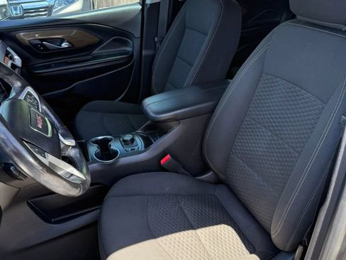 Used 2019 GMC Terrain SLE w/ Driver Convenience Package FWD image 9