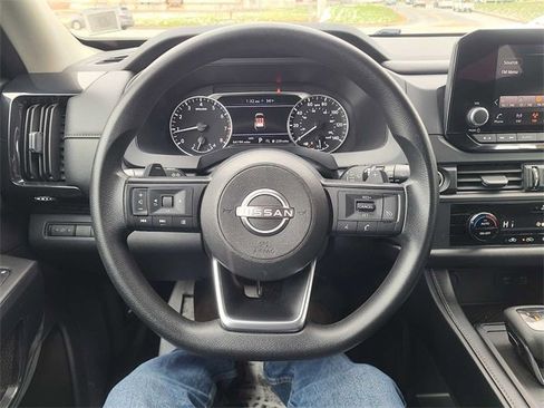 Used 2023 Nissan Pathfinder S image 24