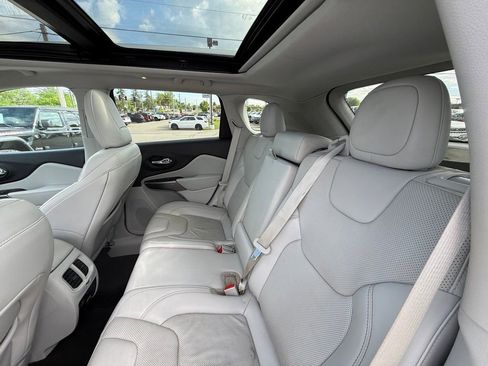 Used 2021 Jeep Cherokee Limited image 24