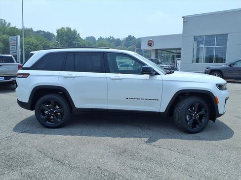 New 2026 Jeep Grand Cherokee Limited AWD/4WD image 3