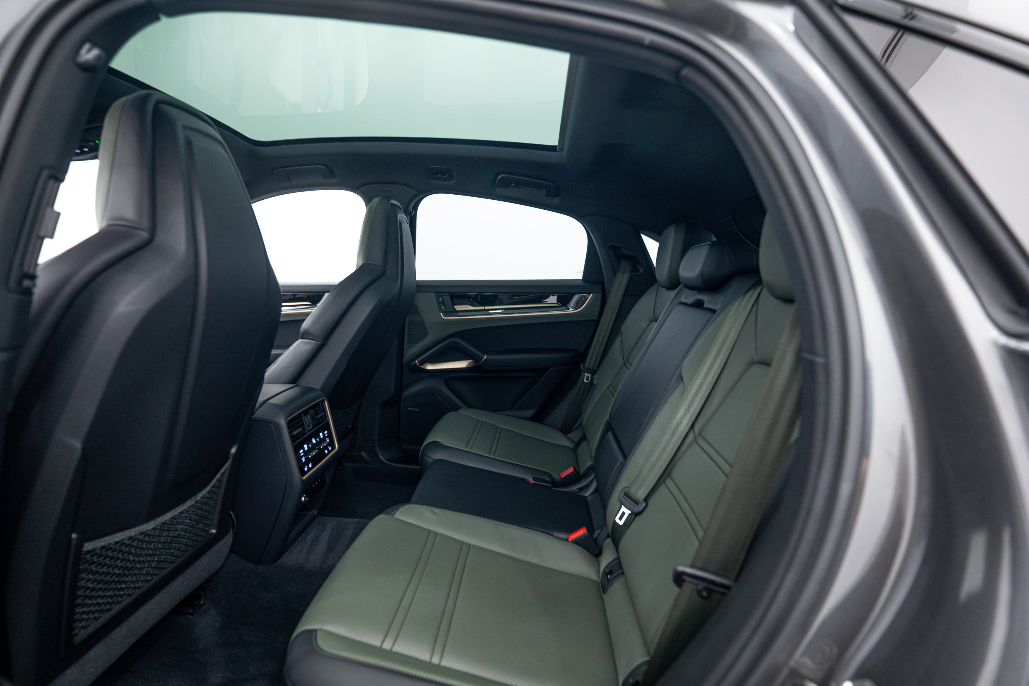 Certified 2024 Porsche Cayenne S AWD/4WD image 23