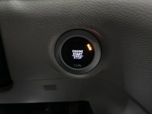 Used 2022 Chrysler Pacifica Touring-L image 21