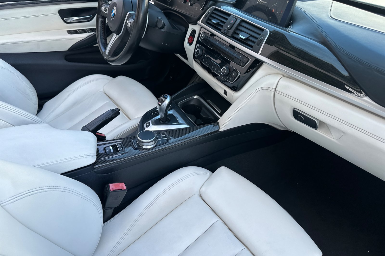 Used 2018 BMW M4 Convertible w/ Executive Package RWD image 19