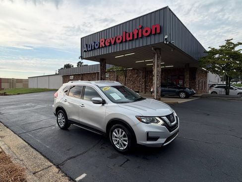 Used 2019 Nissan Rogue SV FWD image 1