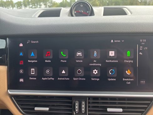 Used 2022 Porsche Cayenne Platinum Edition image 36