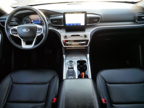 Used 2023 Ford Explorer XLT w/ Equipment Group 202A image 10