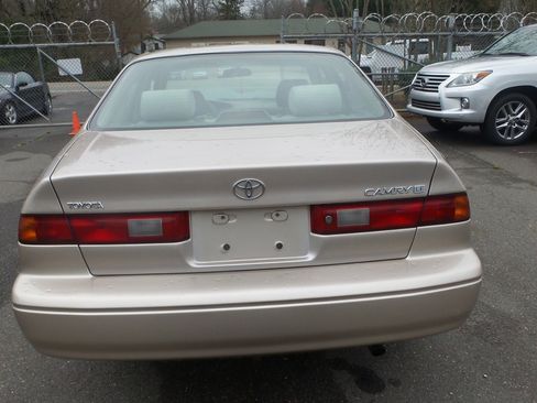 Used 1998 Toyota Camry LE image 3