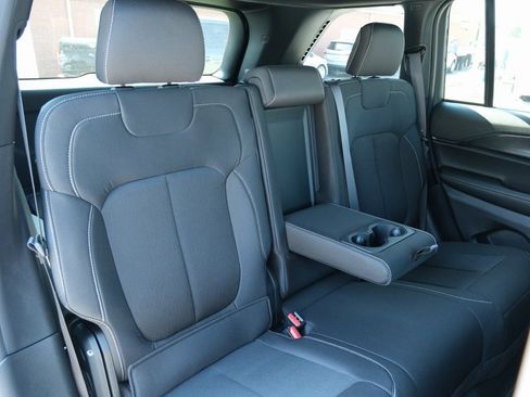 New 2025 Jeep Grand Cherokee Laredo w/ Luxury Tech Group I AWD/4WD image 28