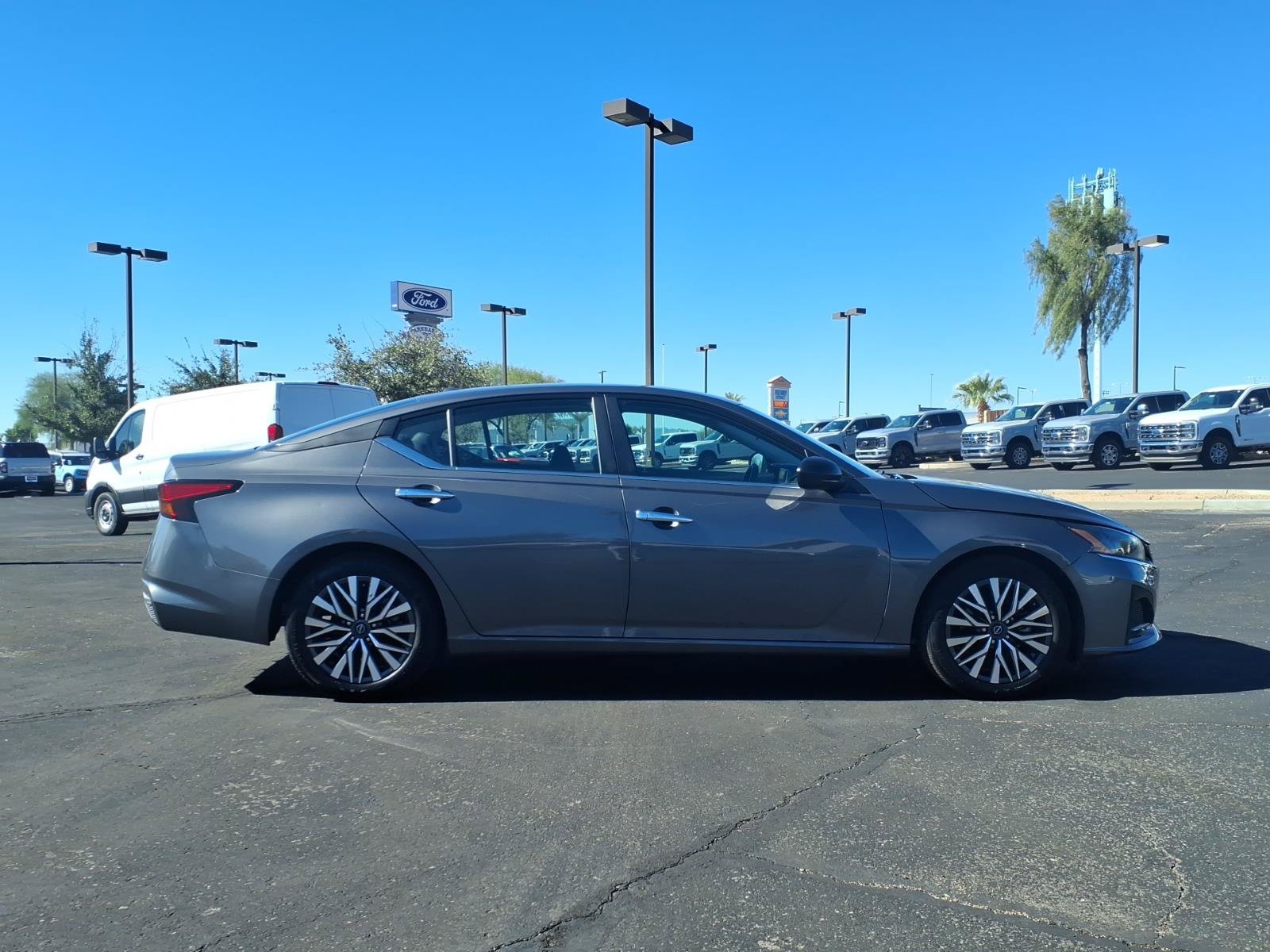 Used 2025 Nissan Altima 2.5 SV FWD image 6