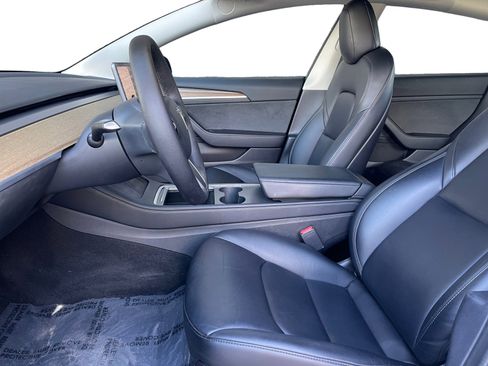 Used 2022 Tesla Model 3 Standard Range RWD image 9