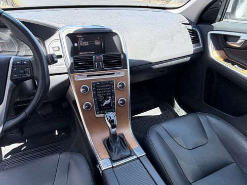 Used 2017 Volvo XC60 T5 Inscription w/ Preferred Option Package FWD image 11