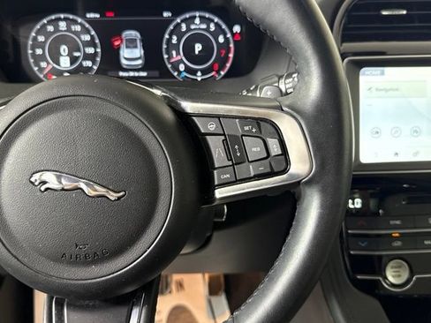 Used 2019 Jaguar F-PACE Prestige AWD/4WD image 43