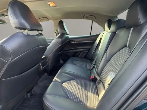 Used 2019 Toyota Camry SE w/ Convenience Package image 11