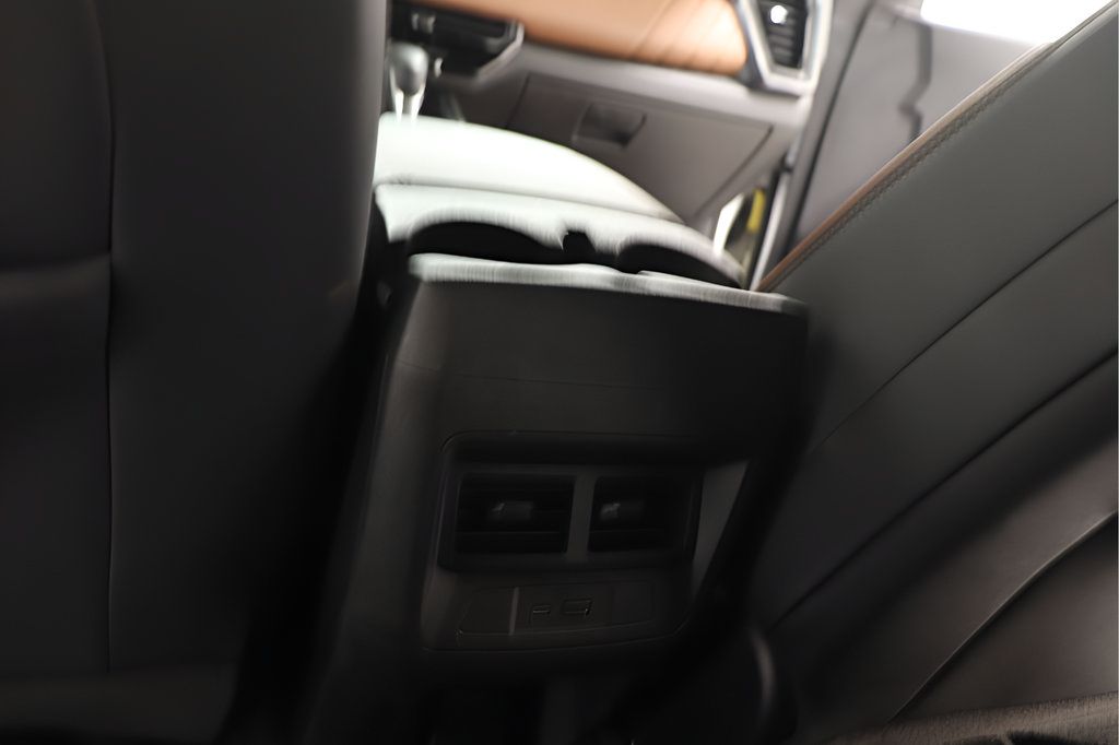 Used 2024 GMC Canyon AT4 w/ AT4 Premium Package AWD/4WD image 19