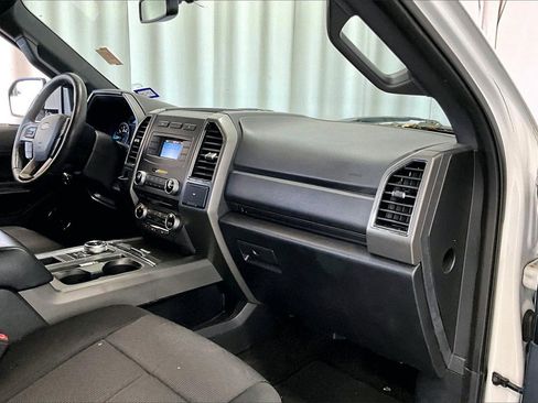 Used 2018 Ford Expedition XLT image 28