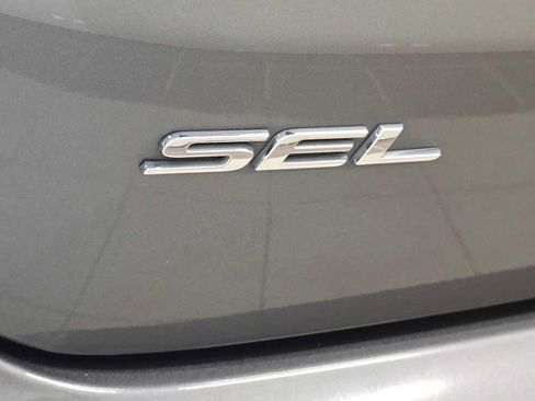 Used 2024 Ford Edge SEL w/ Convenience Package AWD/4WD image 7