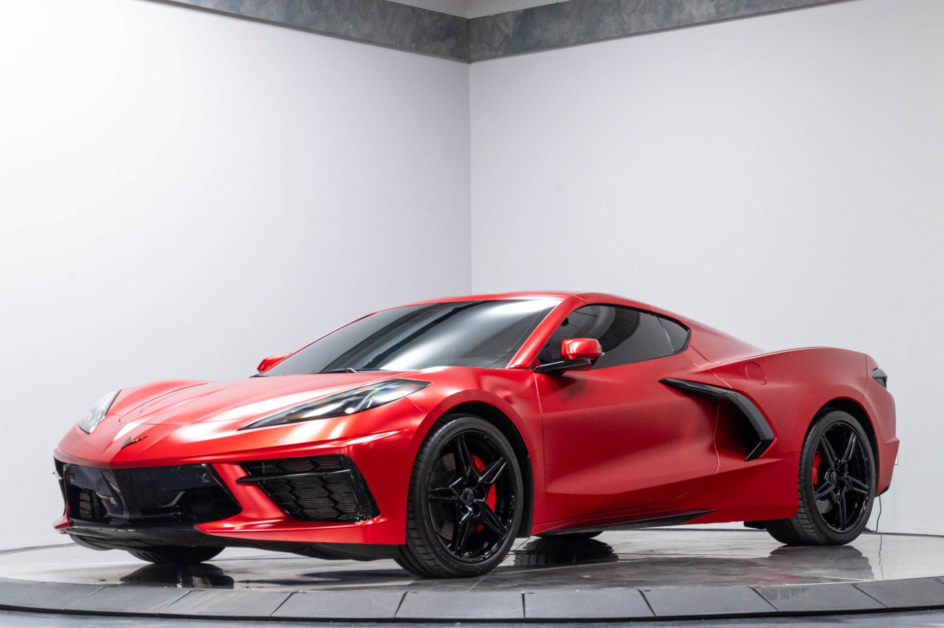 Used 2022 Chevrolet Corvette Stingray Coupe w/ 2LT w/ Z51 Performance Package RWD image 2