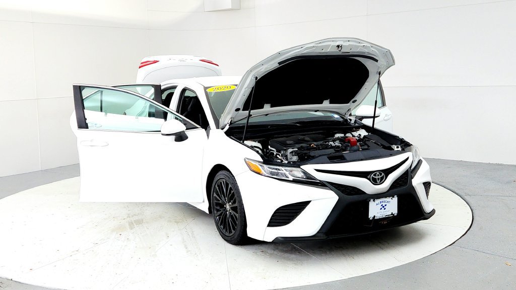 Certified 2020 Toyota Camry SE w/ Carpet Mat Package AWD/4WD image 9