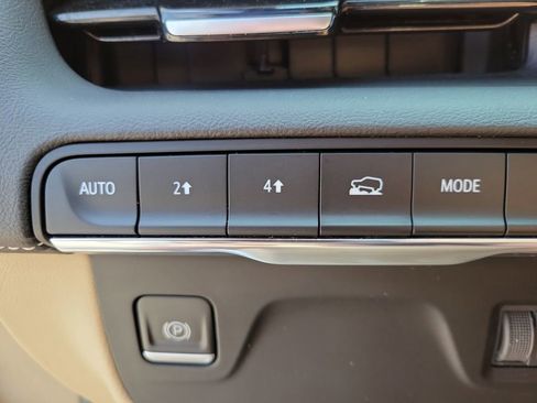 Used 2022 Cadillac Escalade ESV Premium Luxury AWD/4WD image 24