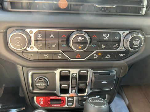 New 2025 Jeep Gladiator Rubicon AWD/4WD image 24