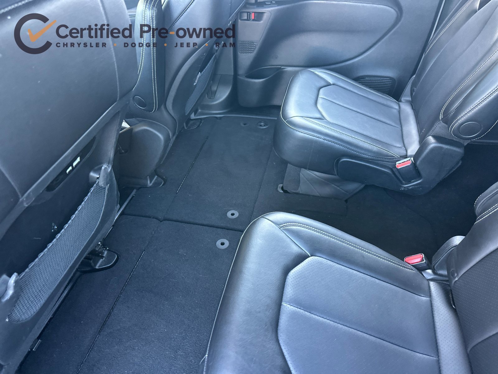 Certified 2025 Chrysler Pacifica Select FWD image 13